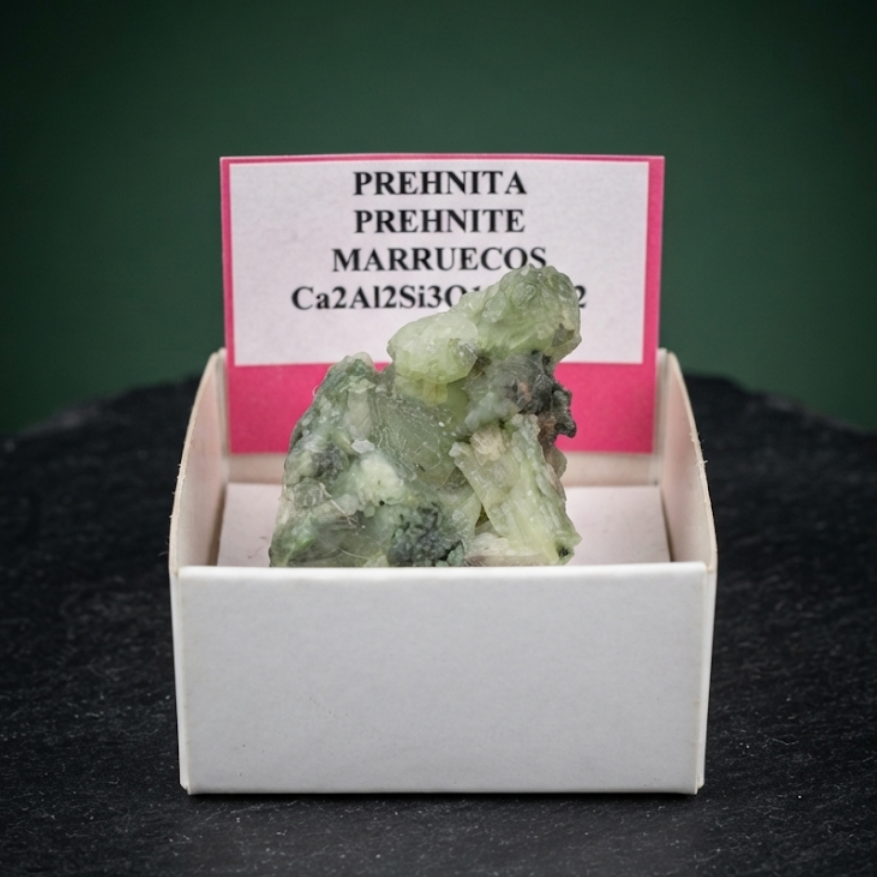Esemplare di prehnite naturale del Marocco - cristallo di silicato di calcio e alluminio dal colore verde melone